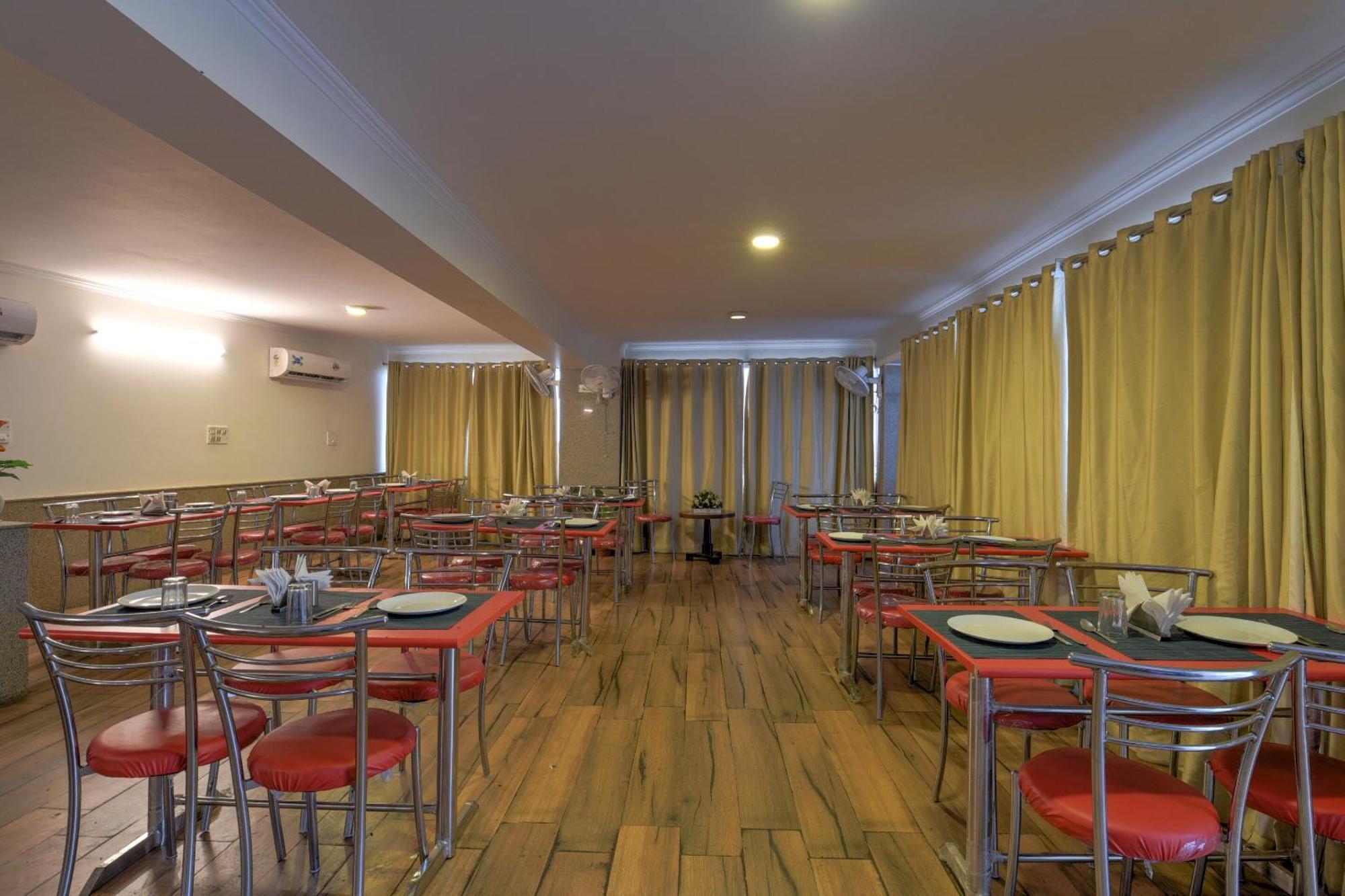 Airport Hotel Mahal New Delhi Exterior photo