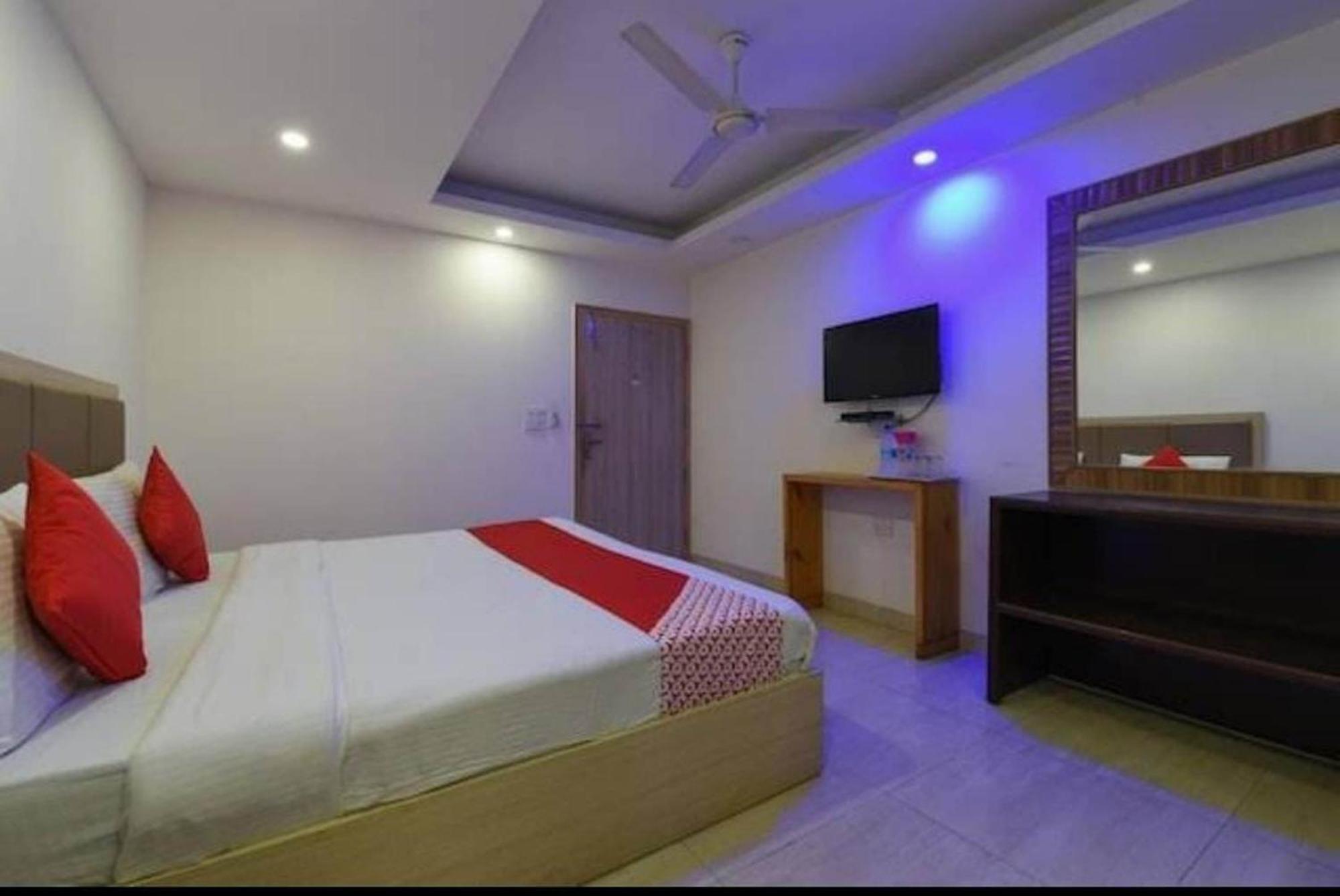 Airport Hotel Mahal New Delhi Exterior photo