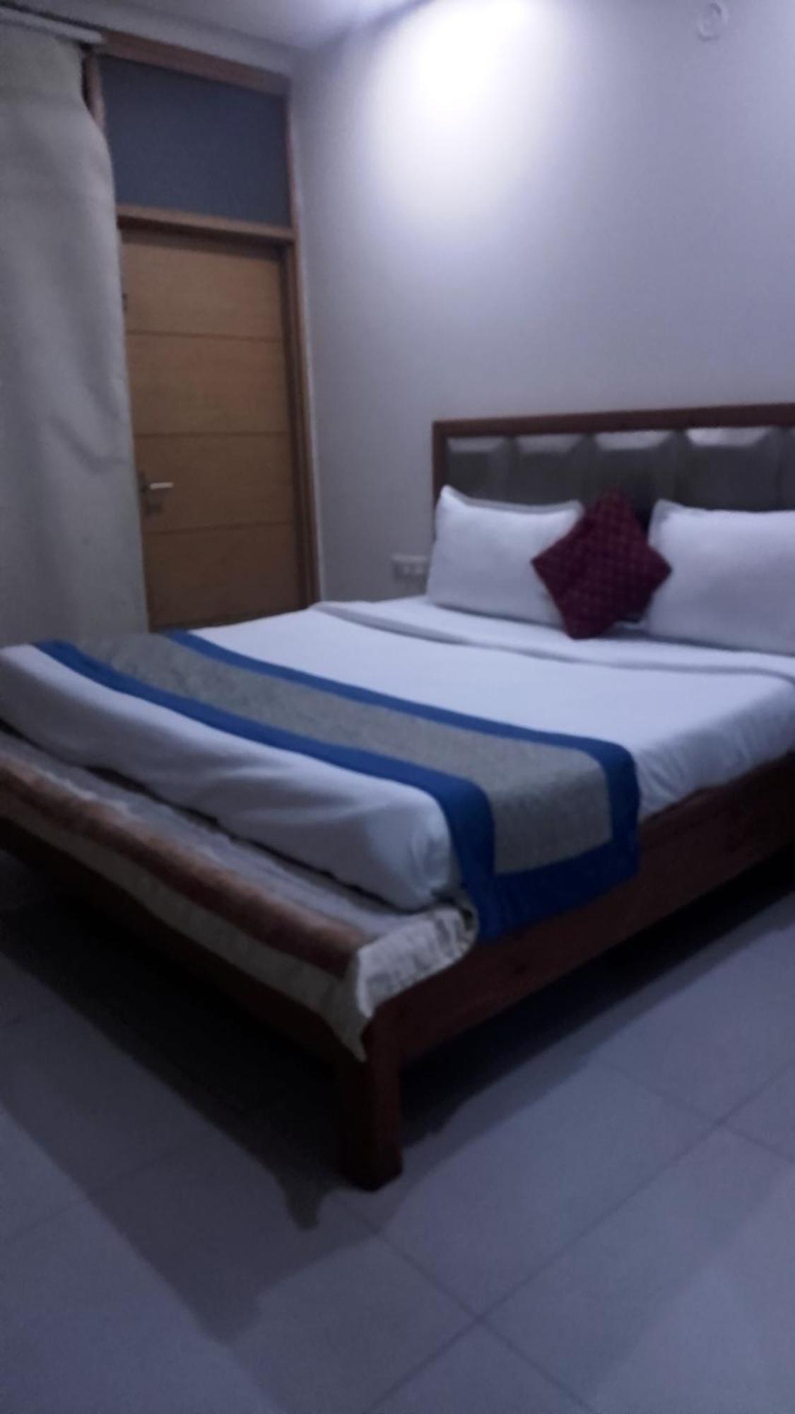 Airport Hotel Mahal New Delhi Exterior photo