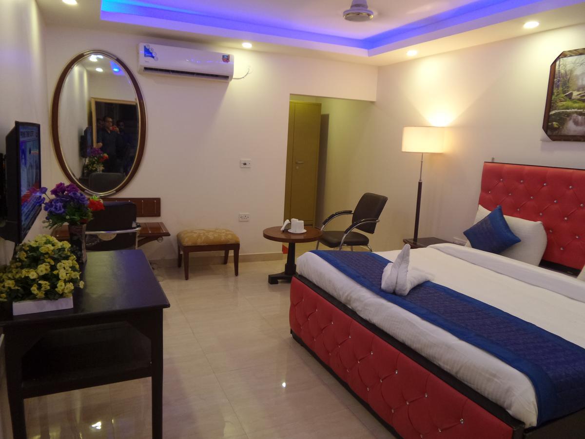 Airport Hotel Mahal New Delhi Exterior photo
